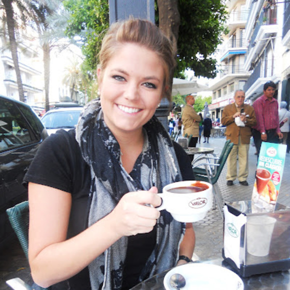 Ann Takken - Poshmark Profile Picture of Ann Takken (@ann_takken) on Poshmark