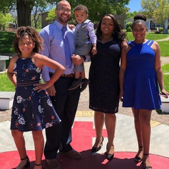 Profile Picture of Brian Alves (@brianalves25) on Poshmark