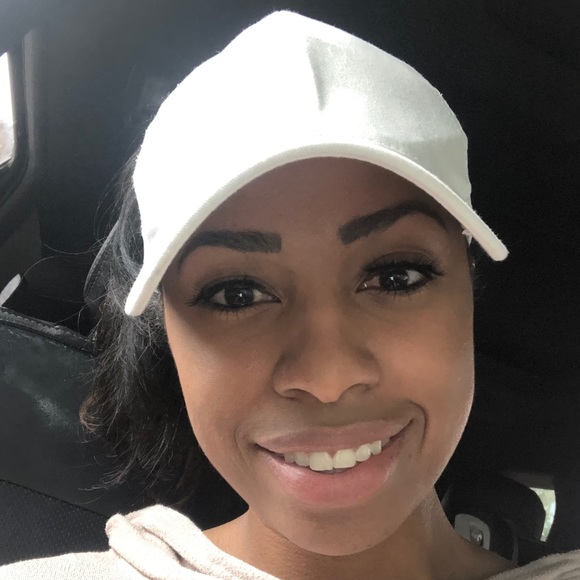 Profile Picture of Brianna Burman (@briannaburman) on Poshmark