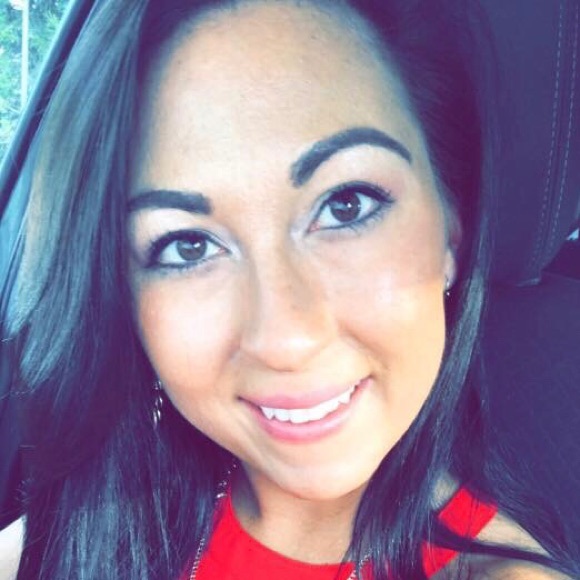 Profile Picture of Suzi Corellis (@suzique_events) on Poshmark