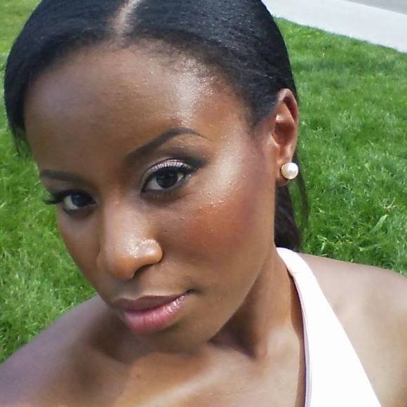 Profile Picture of Tatiana Thomas (@tatianathoma734) on Poshmark