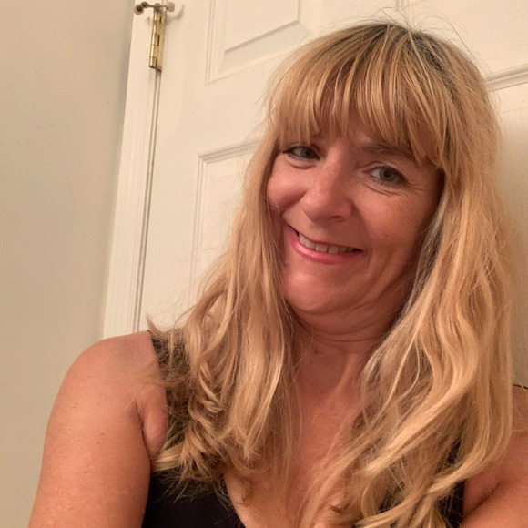 Profile Picture of Janet Jacot pinnella (@jpinnella) on Poshmark