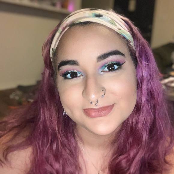 Profile Picture of Autumn Perry (@aperry712) on Poshmark