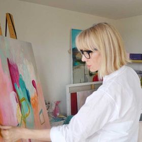 Profile Picture of Sarina Diakos - Abstract Painting Artist (@sarinadiakos) on Pinterest