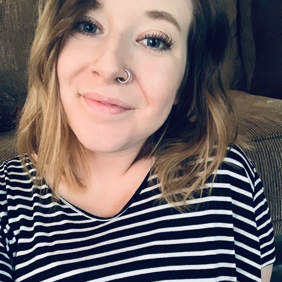 Profile Picture of Amber Steelman (@amber_steelman) on Poshmark