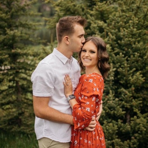 Profile Picture of Annie Bakow (@anniebakow) on Poshmark