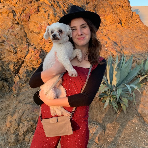 Profile Picture of Hannah Glazer (@hannglazer) on Poshmark