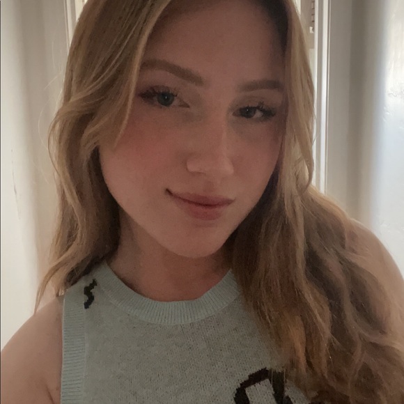 Profile Picture of Sophia Duncan (@sophia21403) on Poshmark