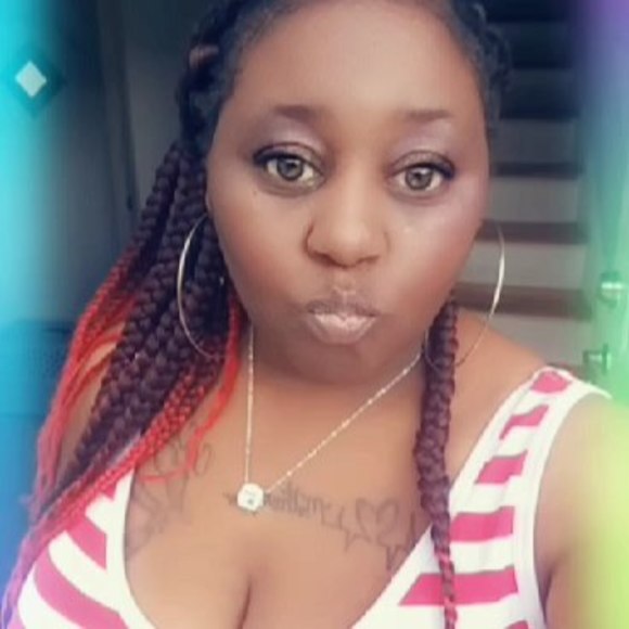 Profile Picture of Davetta Hobley (@coco7399) on Poshmark