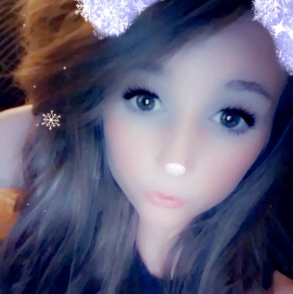 Profile Picture of Keys Kochish (@keziako) on Poshmark