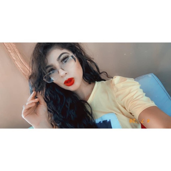 Profile Picture of Tania Escarrega (@tescarrega) on Poshmark