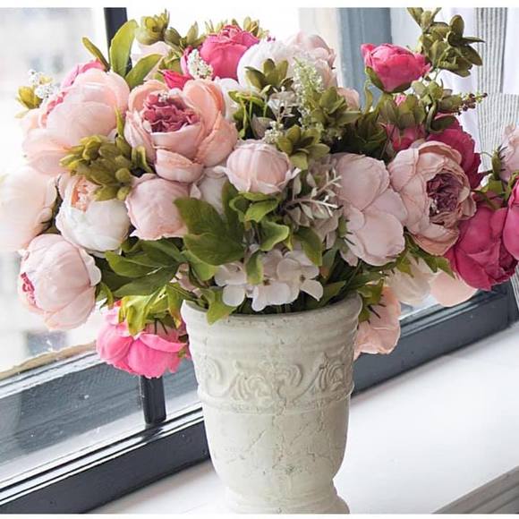 Profile Picture of Annie Zheng (@ltt9990) on Poshmark