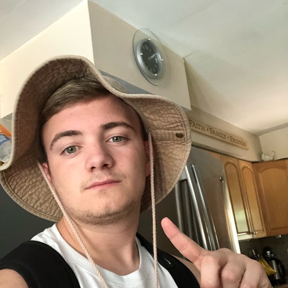 Profile Picture of Scott Sottung (@scottsottung) on Poshmark