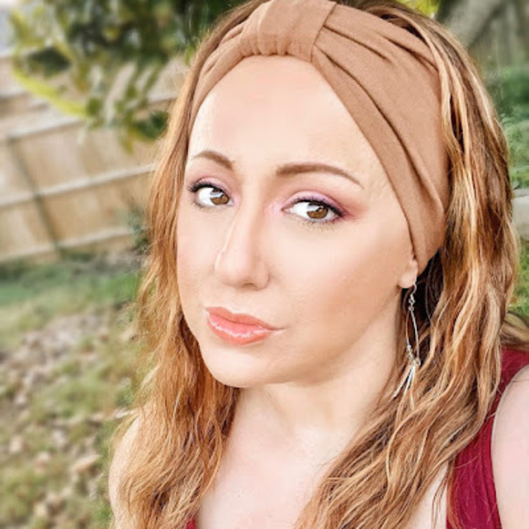 Profile Picture of Amanda Danielson (@amandadaniel981) on Poshmark