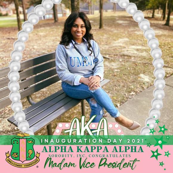 Profile Picture of Taylor Greer (@taylor__greer) on Poshmark