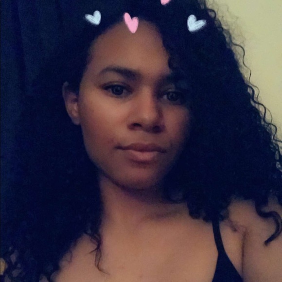 Profile Picture of Sasandra Maceus (@smaceus12) on Poshmark