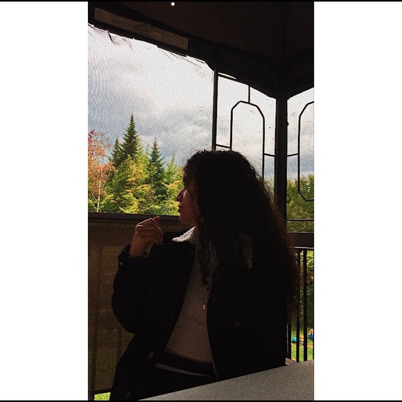 Profile Picture of Florelle Timizar (@florelletimizar) on Poshmark
