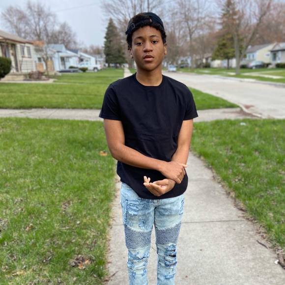 Profile Picture of Cleo Clark (@cleoclark) on Poshmark