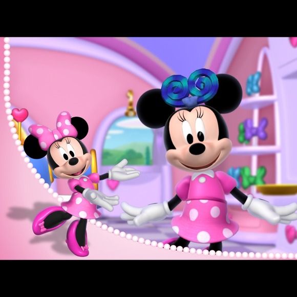 Profile Picture of Maureen Mcinerney (@newnora) on Poshmark