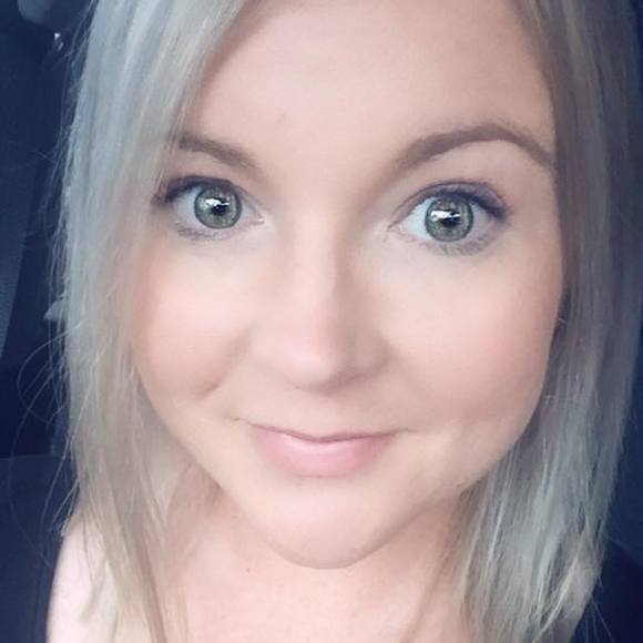 Profile Picture of Lara Shaw (@theshaws08) on Poshmark