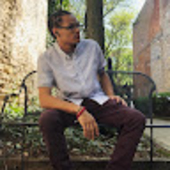 Profile Picture of Derek Graves (@dgraves921) on Poshmark