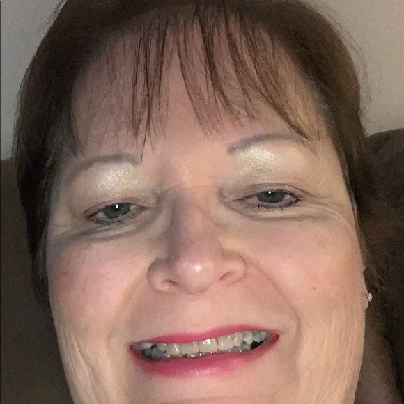 Profile Picture of Debrah Phipps (@dphipps158) on Poshmark