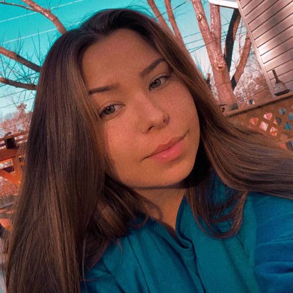 Profile Picture of Lexi Tomasula (@leximeadow2) on Poshmark