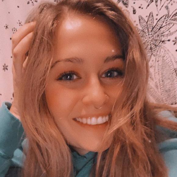 Profile Picture of Sarah Leitherer (@leithsar000) on Poshmark