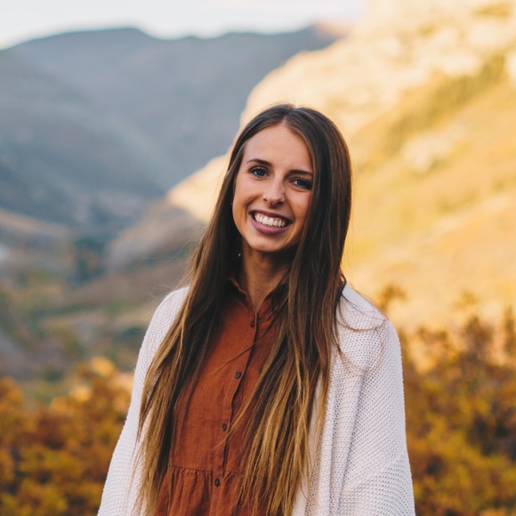 Profile Picture of Emma Schaerr (@emschaerr) on Poshmark