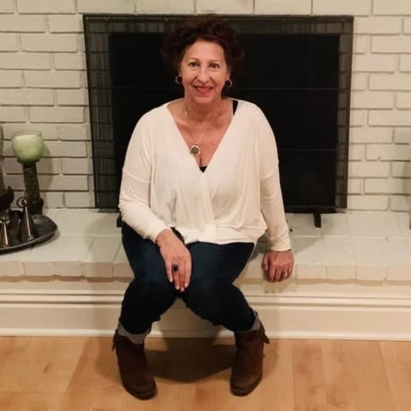 Profile Picture of Linda Stroh (@fasolinda) on Poshmark