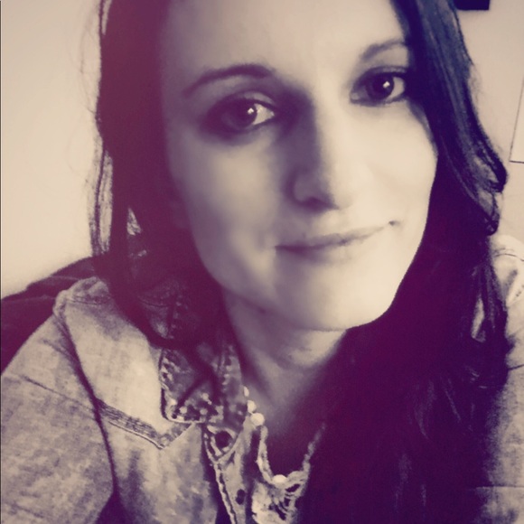 Profile Picture of Cassandra Cummings (@cassandrac8314) on Poshmark