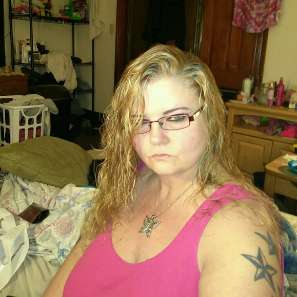 Profile Picture of Candy Sarnescky (@candystar13) on Poshmark