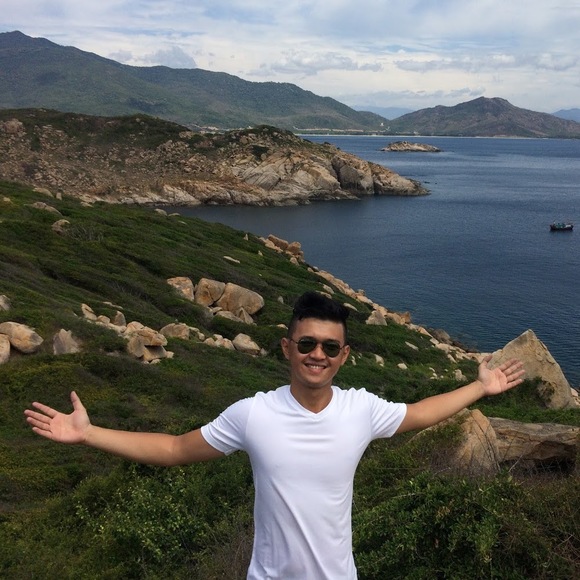 Profile Picture of Tran Vu (@vutran0794) on Poshmark
