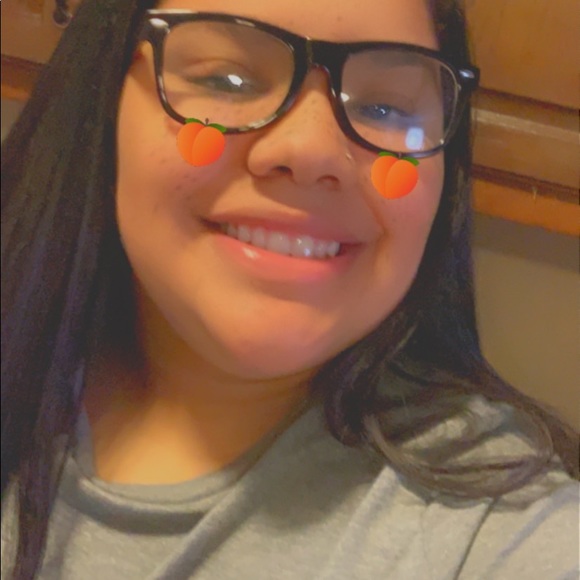 Profile Picture of Cassandra Vargas (@cassandravar271) on Poshmark
