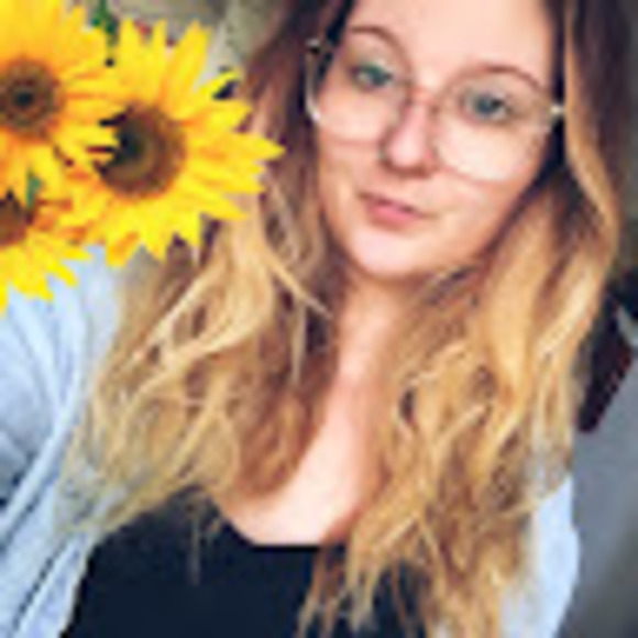 Profile Picture of Sierra Mihovich (@sierramiho) on Poshmark