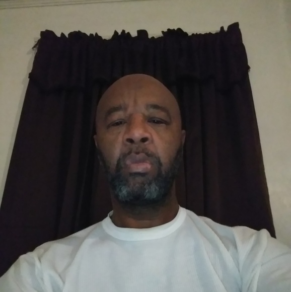 Profile Picture of David Lyons (@dlyons1962) on Poshmark