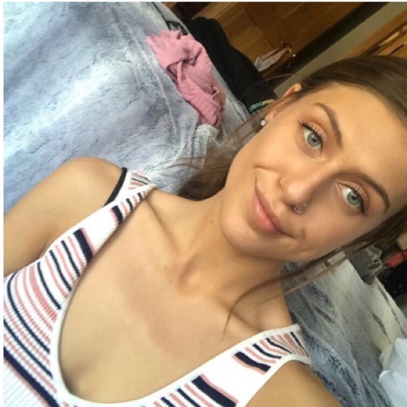 Profile Picture of Emily Taylor (@emilytay99) on Poshmark
