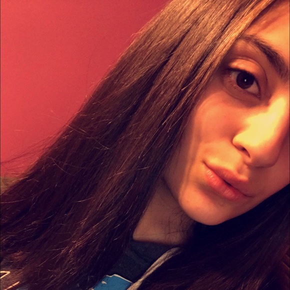 Profile Picture of Lexy Aboona (@lexyaboona) on Poshmark