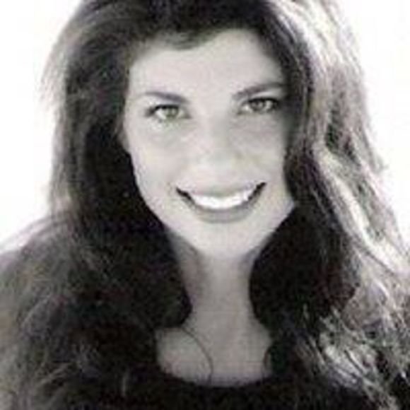 Profile Picture of Deborah Keahn (@deborahkeahn) on Poshmark