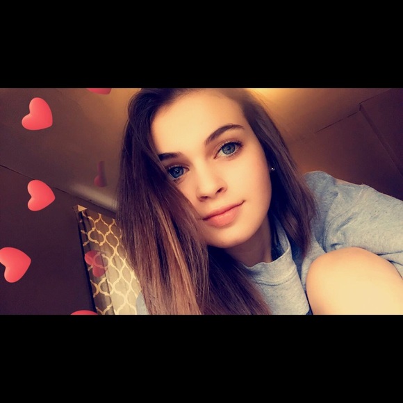 Profile Picture of Alexis Mcinnes (@alexismcinnes2) on Poshmark