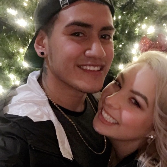 Profile Picture of Brenna James (@brennajames) on Poshmark