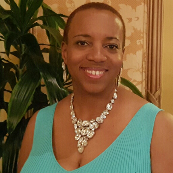 Profile Picture of Carol Donaldson (@cddcooks) on Poshmark