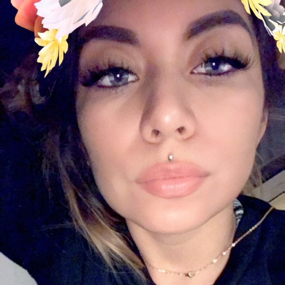 Profile Picture of Marleni Cancinos (@niny321) on Poshmark