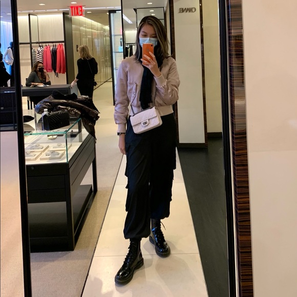 Profile Picture of Yinglu W (@ywelaine) on Poshmark