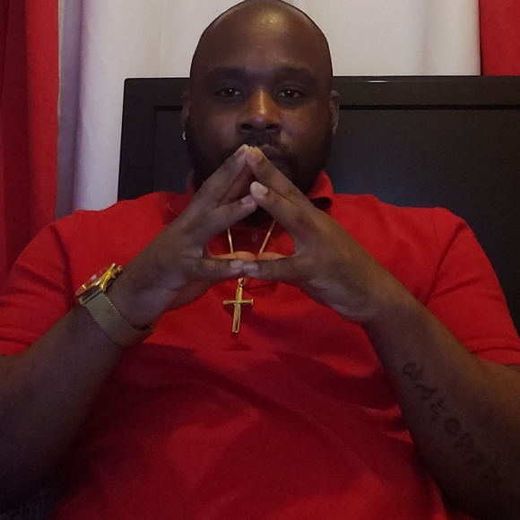 Profile Picture of William Steven (@w_steven) on Poshmark