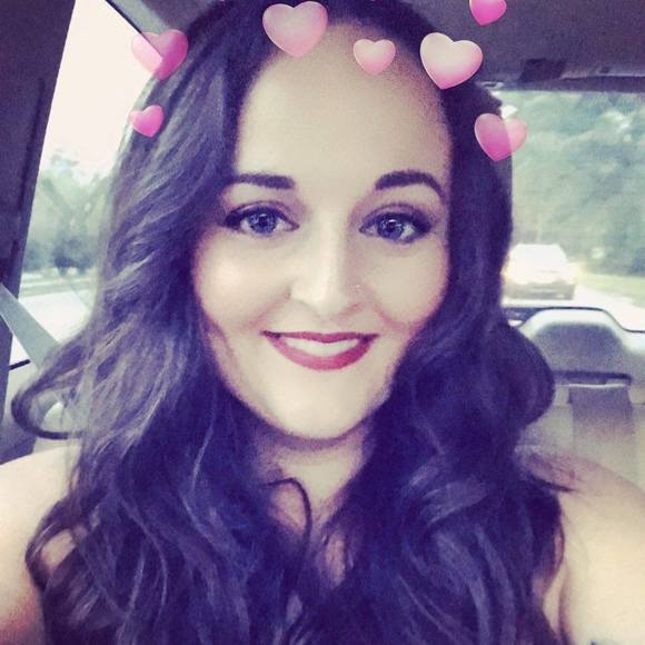 Profile Picture of Jillian Watkins (@shopjillibean) on Poshmark