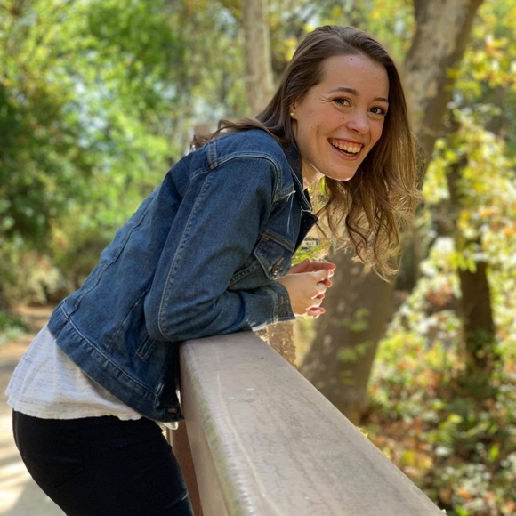 Profile Picture of Karly Hess (@karlysuzanne) on Poshmark