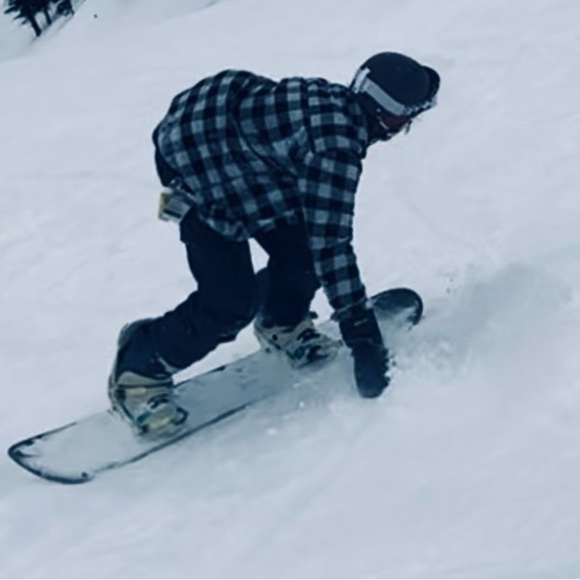 Profile Picture of Darien Hrehoruk (@darienjh16) on Poshmark