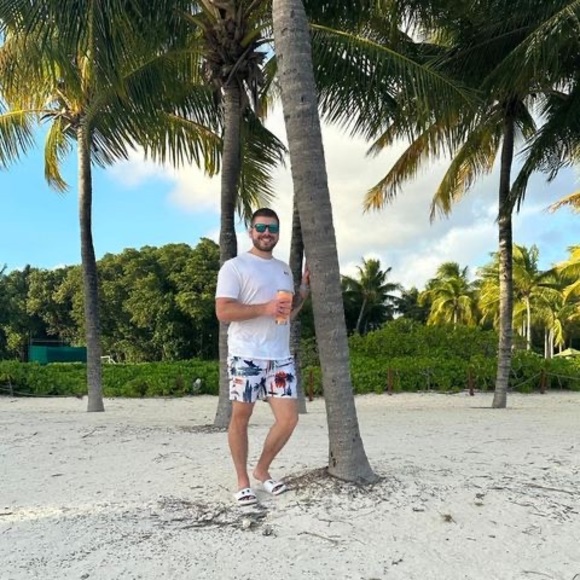 Profile Picture of Cody Cavers (@codycavers) on Poshmark