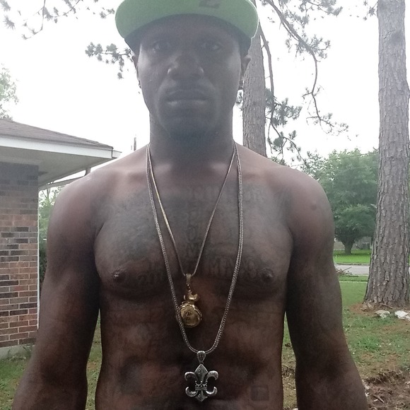 Profile Picture of D Moore (@murdaproblemz88) on Poshmark